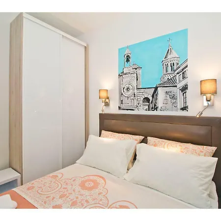 Idro Directly At The Apartman Split