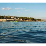 Idro Directly At The * Split