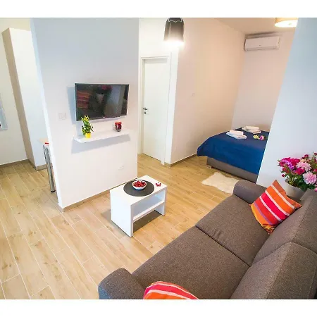 Idro Directly At The شقة