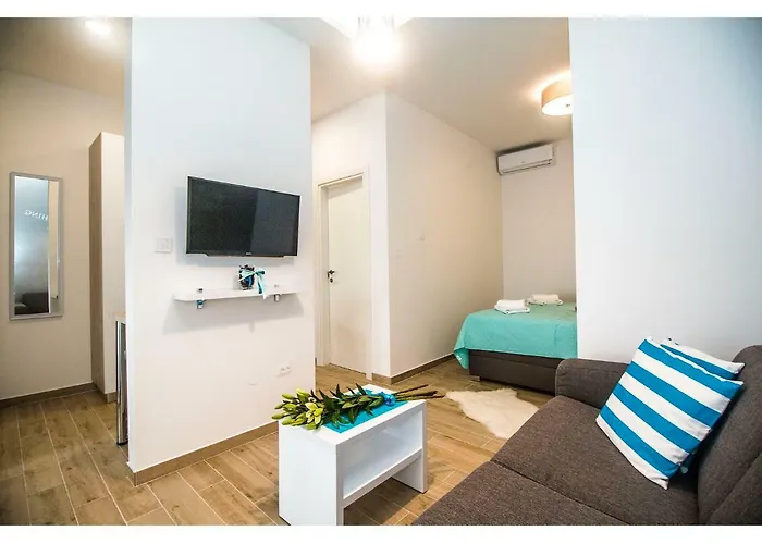 Apartament Idro Directly At The *