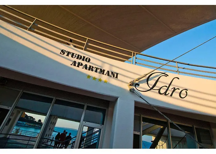 Idro Directly At The Split