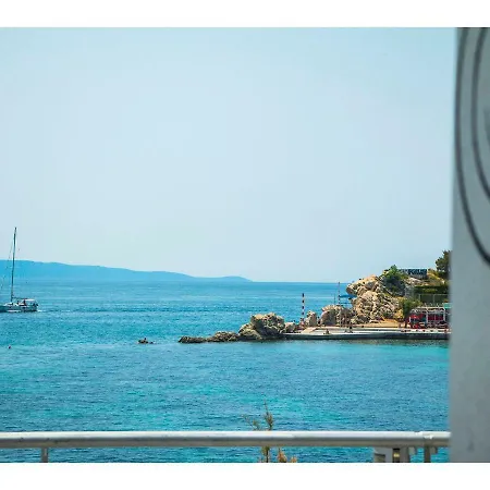 Idro Directly At The *