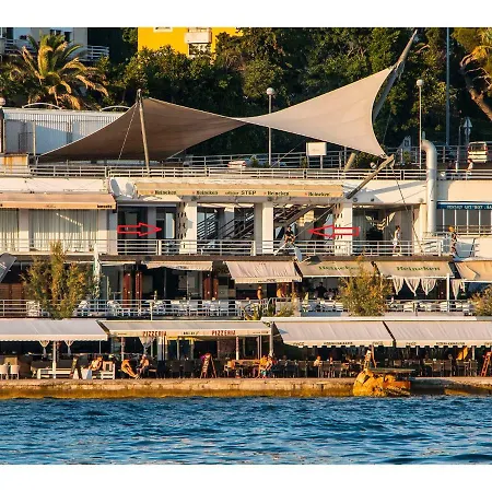 Idro Directly At The Daire Split